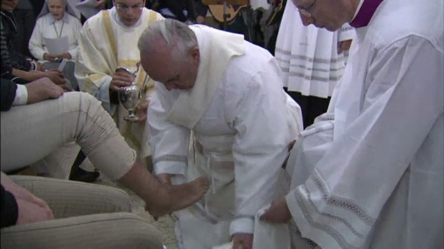 Este Joia Mare pentru romano-catolici. Enoriaşii vor fi martori la ritualul spălării picioarelor