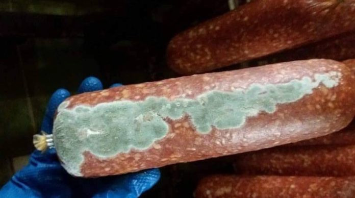 Salam infestat cu pestă porcină, descoperit la granița cu Ucraina