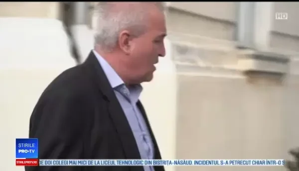 Localitatea unde primarul a cheltuit 80.000 de lei pe 80 de coșuri de gunoi