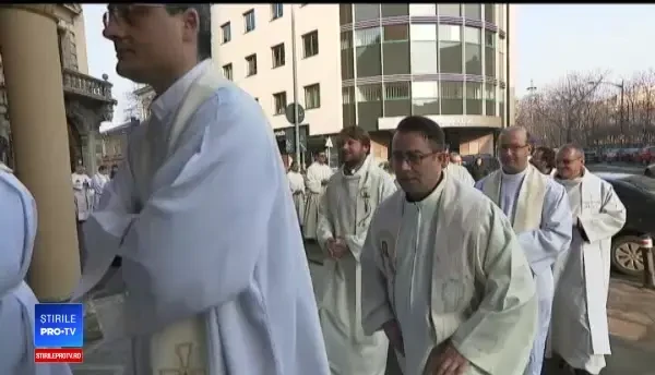 Este Joia Mare pentru romano-catolici. Enoriaşii vor fi martori la ritualul spălării picioarelor