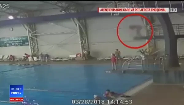 Medicii i-au replantat degetele fetiței din Brașov. Cum s-a petrecut accidentul din parcul acvatic