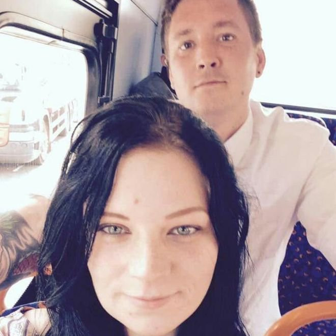 Un cuplu din Anglia a murit după ce s-a aruncat în fața trenului