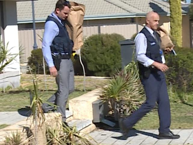 Fetiță obligată de părinți să întrețină relații sexuale în grup cu mai mulți adulți