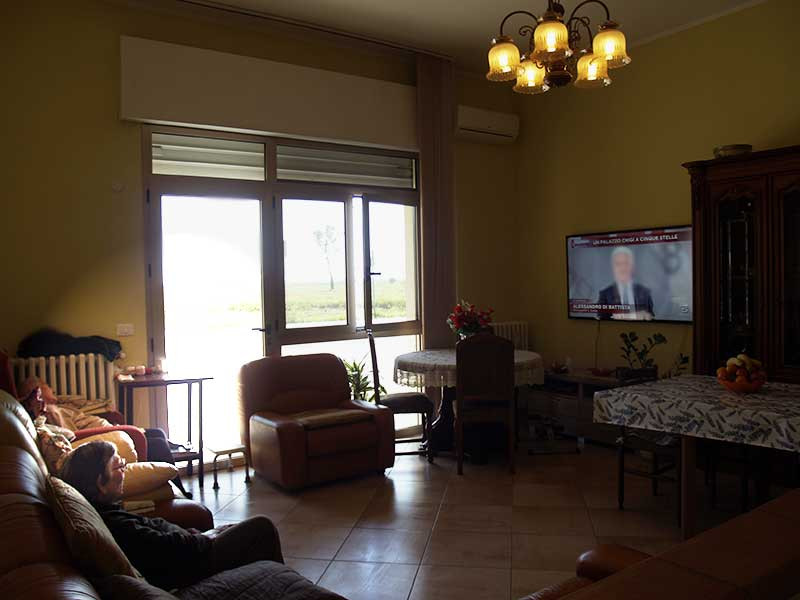 Româncă, arestată în Italia. Torturile la care erau supuşi bătrânii de care ar fi trebuit să aibă grijă