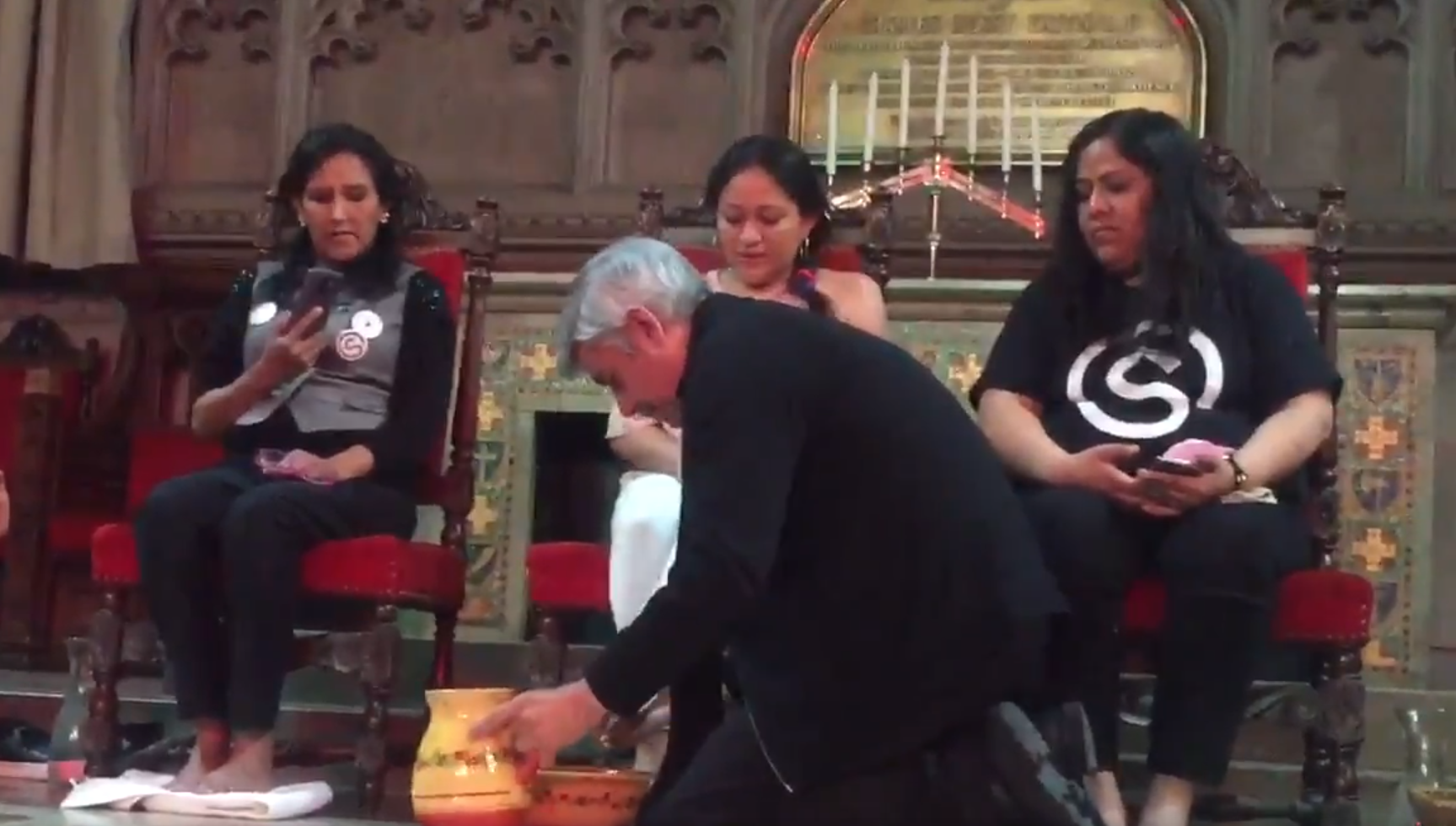 O imigrantă s-a mutat într-o biserică din New York, ca să scape de deportare