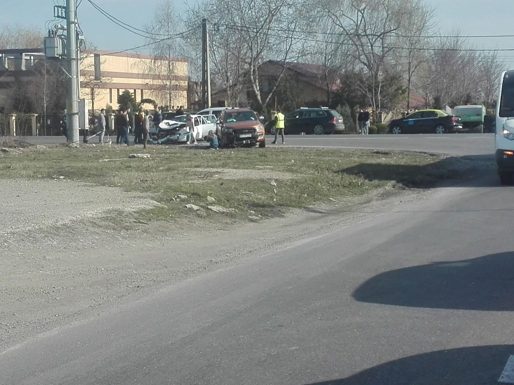 Accident grav în Ploiești. Elicopterul SMURD, aşteptat la faţa locului
