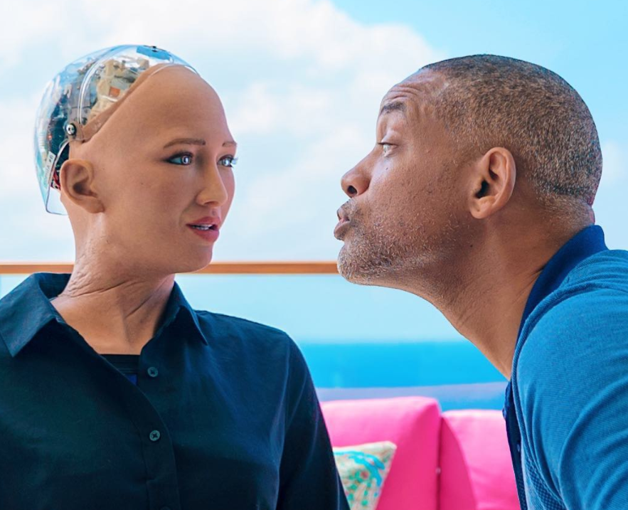 Reacția robotului Sophia atunci când actorul Will Smith încearcă să o sărute. VIDEO