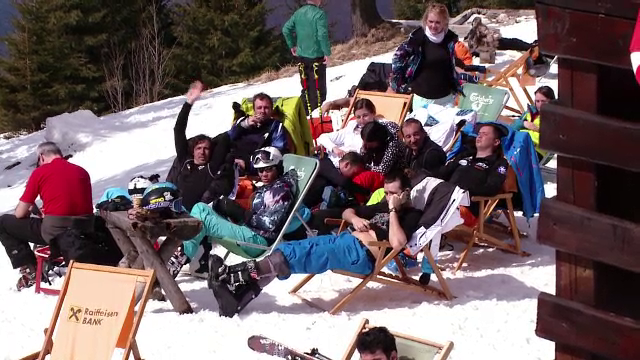 Sezonul de schi s-a prelungit în staţiunile montane. Cât de mici sunt acum preţurile