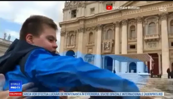 Un copil bolnav de cancer a vrut cu orice preţ să-l vadă pe Papă. Ce a făcut Francisc