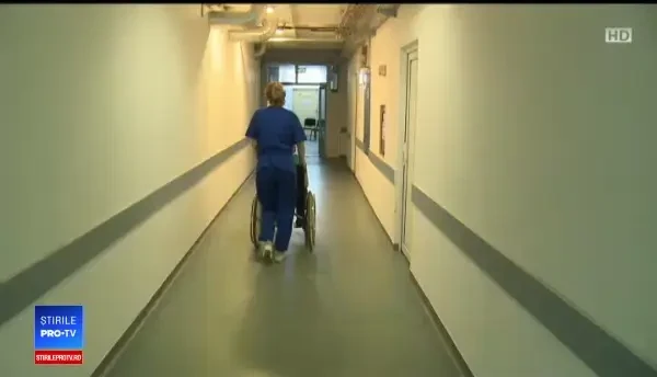 Trei polițiști din Arad, acuzați că ar fi bătut un tânăr. L-au bătut ca să recunoască