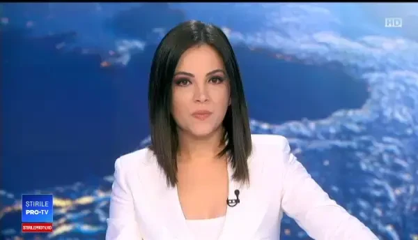 O hală cu materiale de construcții a fost mistuită de flăcări