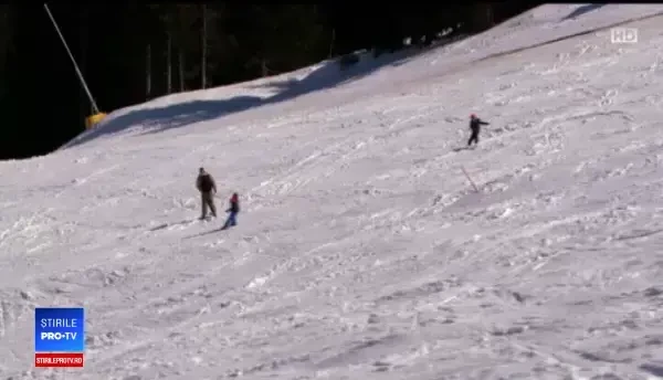 Sezonul de schi s-a prelungit în staţiunile montane. Cât de mici sunt acum preţurile