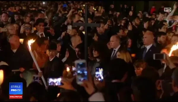 Papa Francisc: Să ne fie rușine că lăsăm tinerilor o lume divizată de neînțelegeri și războaie