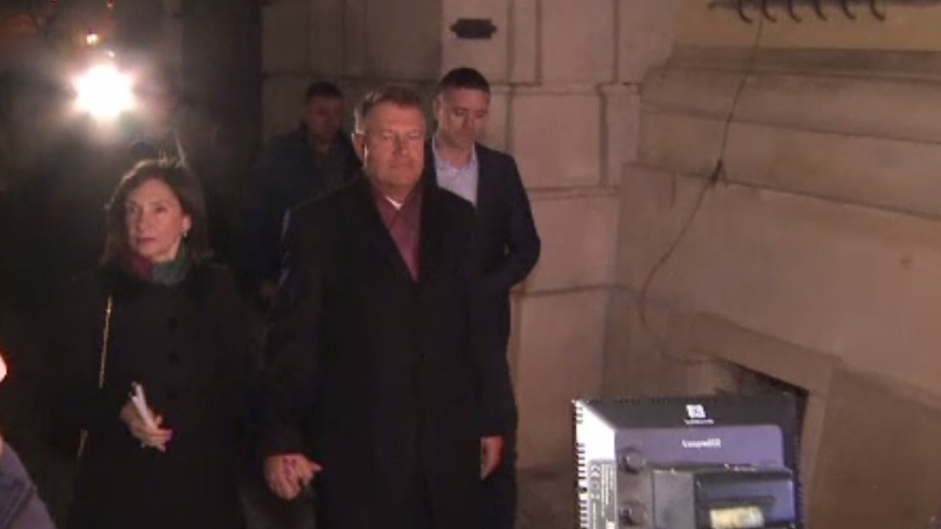 Klaus Iohannis și soția sa, la slujba de Înviere, la Sibiu. Mesajul transmis de președintele țării