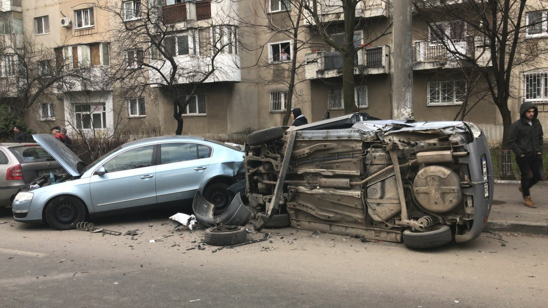 Un turc aflat la volanul unui autoturism a lovit opt maşini în Capitală