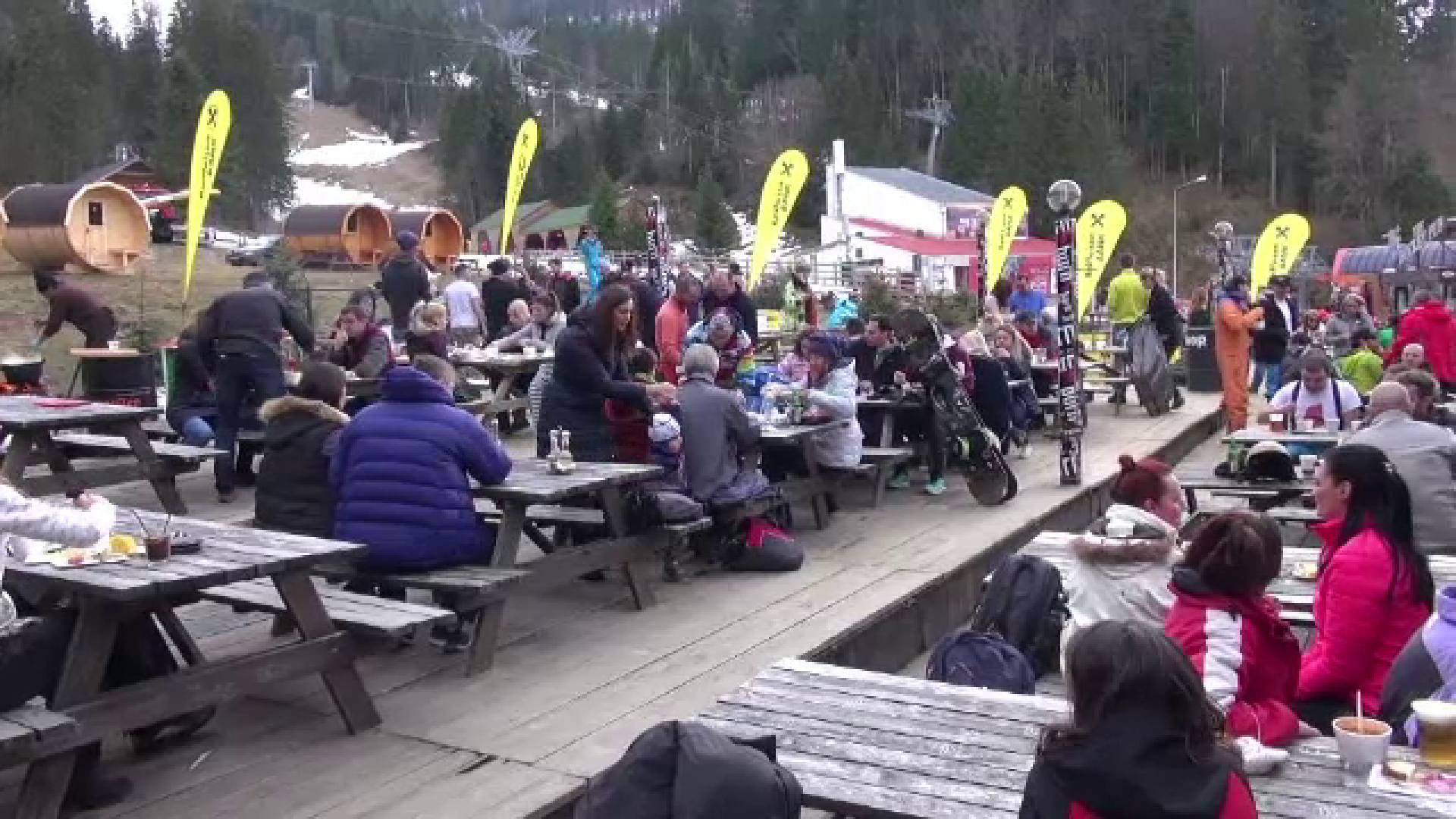 Sezonul de schi s-a închis oficial, cu petreceri, dar pârtiile rămân deschise până la 9 aprilie