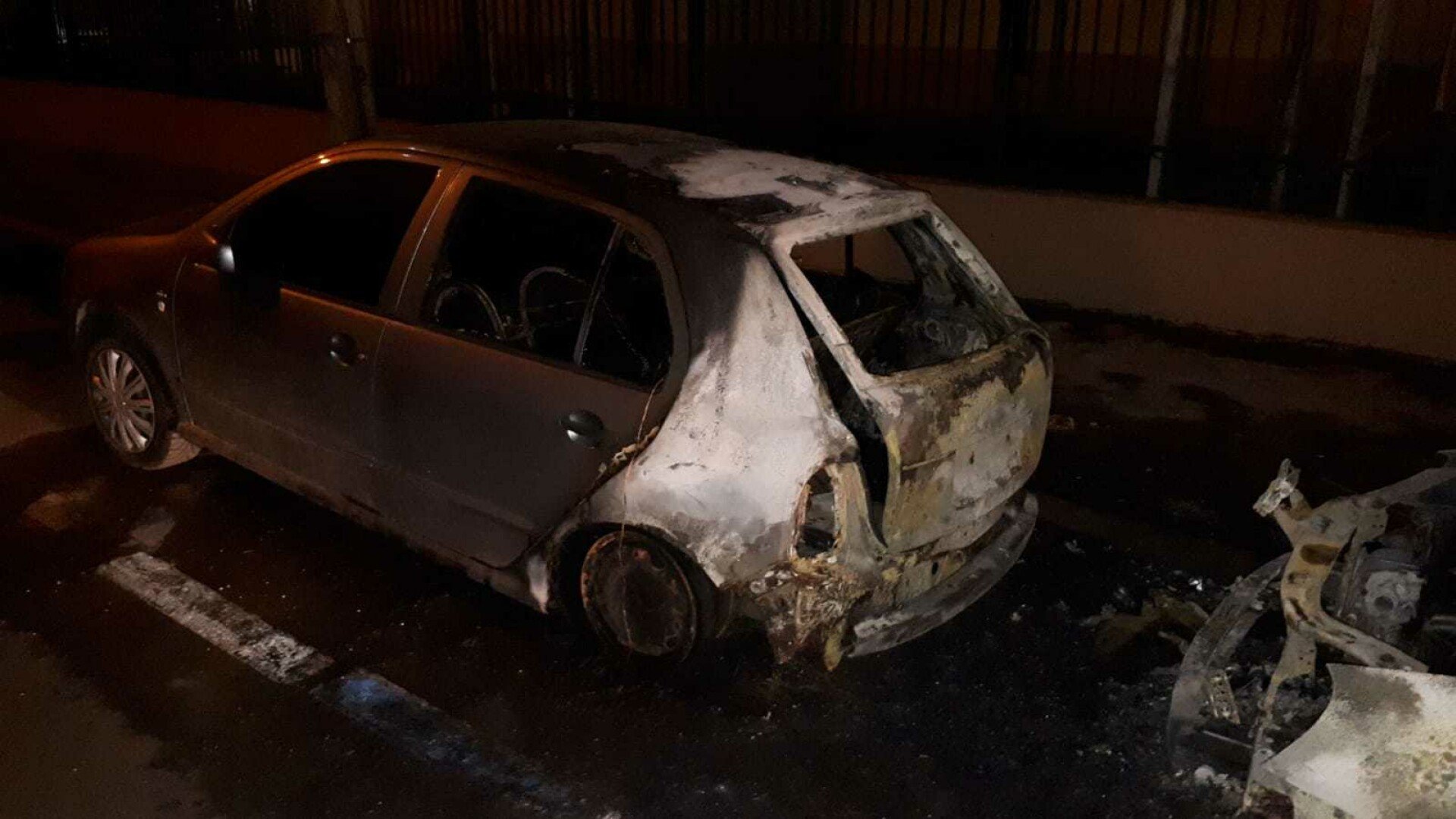 mașini incendiate - 8