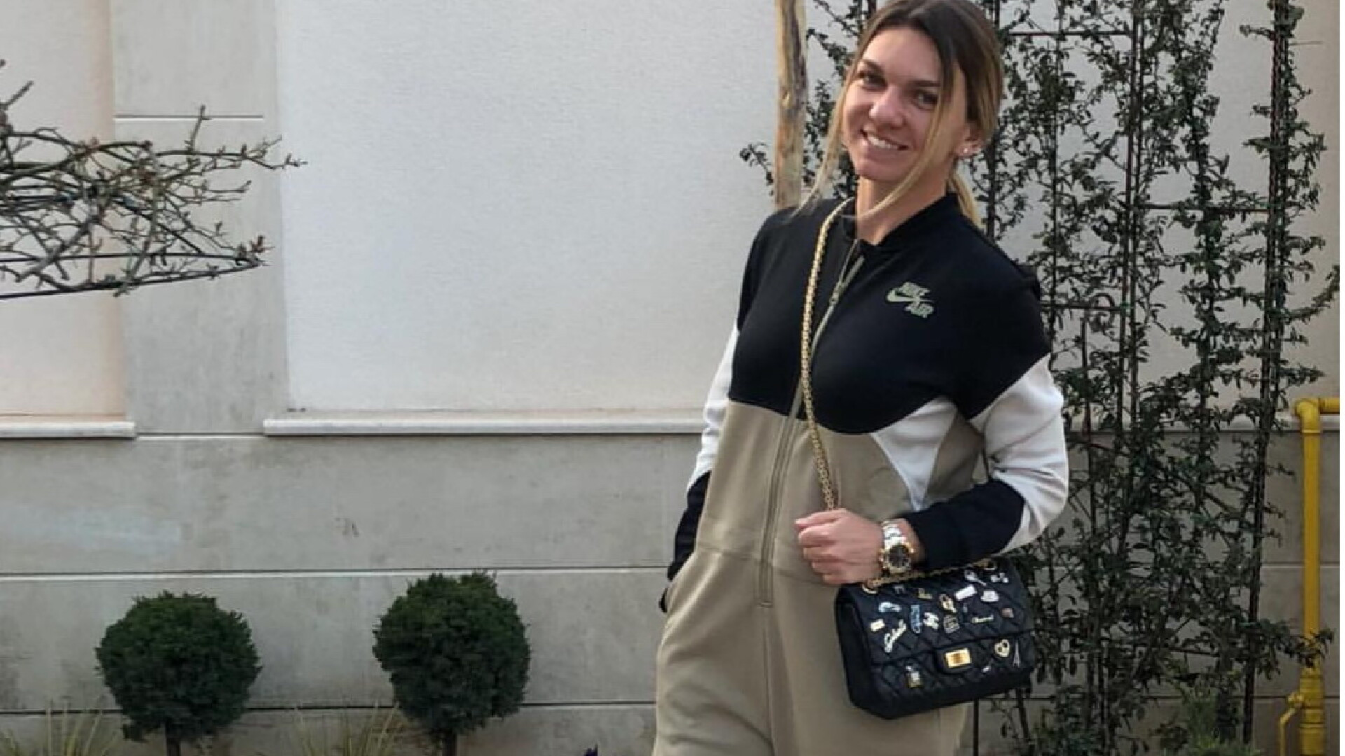 Simona Halep se relaxează la Constanța. Imagini din curtea casei sale
