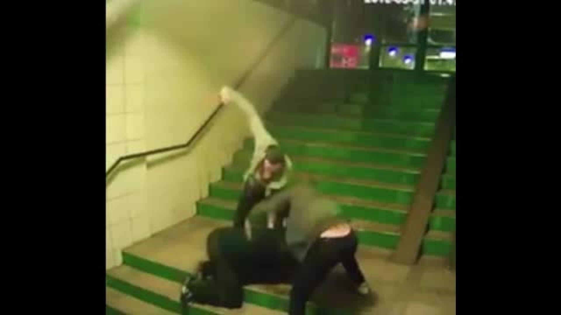 Tinerii care au bătut un bătrân în Brașov au spus de ce l-au atacat