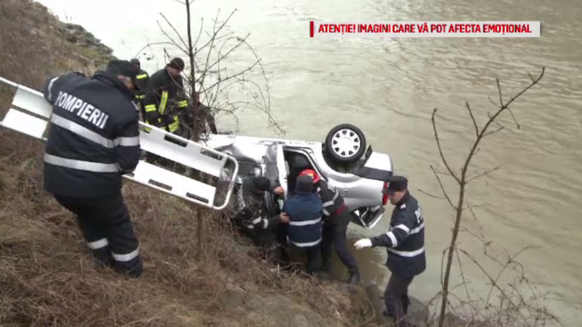 Starea fetiței care a plonjat împreună cu părinții cu mașina în Olt. Patru frați, rămași orfani