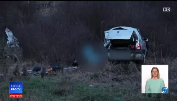 O depășire la limită a provocat moartea a doi oameni, în Cluj. Șoferul vinovat a fugit de la fața locului