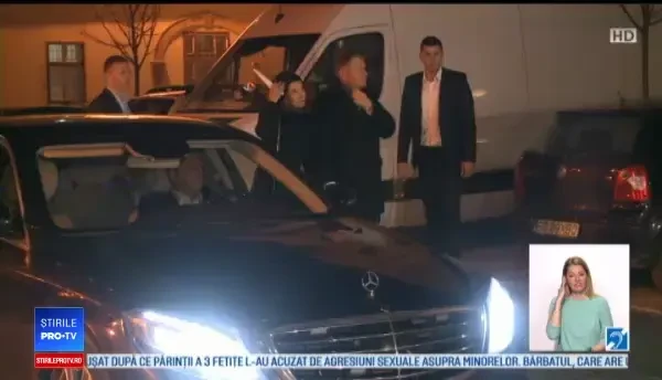 Klaus Iohannis și soția sa, la slujba de Înviere, la Sibiu. Mesajul transmis de președintele țării