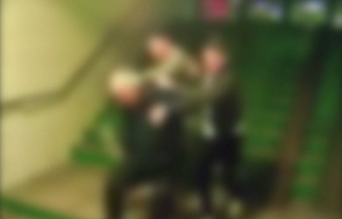 Bărbatul atacat de doi tineri, la Brașov, rănit grav la cap. Agresorii spun că nu își amintesc nimic