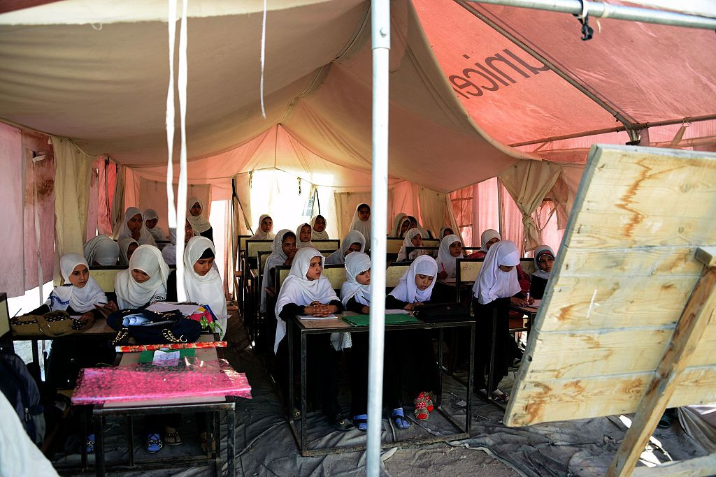 17 eleve afgane, otrăvite în timp ce se aflau la ore