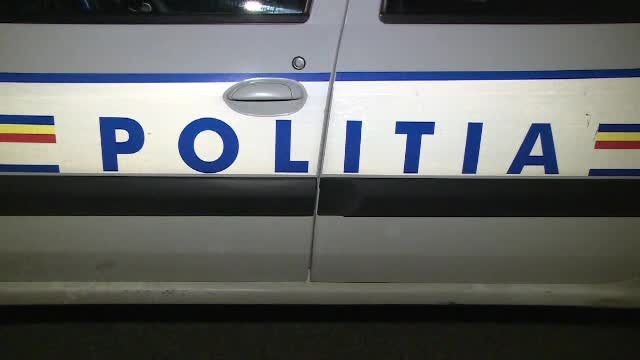 O femeie a intrat într-o şcoală din Tulcea şi "i-a făcut dreptate" cu parul fiicei ei