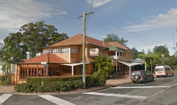 Un bărbat înjunghiat și-a comandat o halbă de bere, înainte să meargă la spital