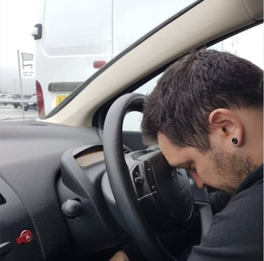 Zeci de clienți au rămas blocați într-o parcare supraetajată