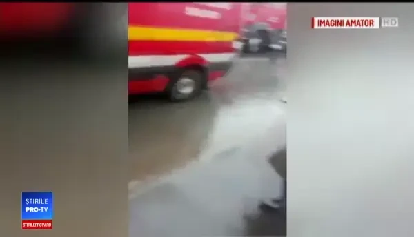 Trei morți și 7 răniți după ce 2 mașini s-au lovit frontal. Câțiva pasageri se întorceau de la biserică