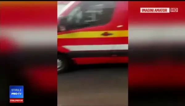Trei morți și 7 răniți după ce 2 mașini s-au lovit frontal. Câțiva pasageri se întorceau de la biserică