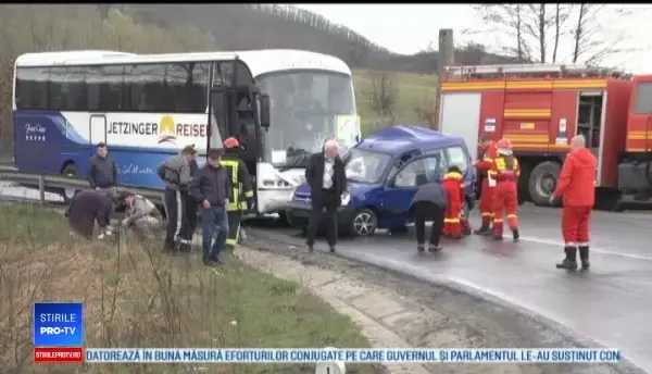 Autocar cu 40 de pelerini care mergeau la Prislop, implicat într-un accident. O femeie a murit