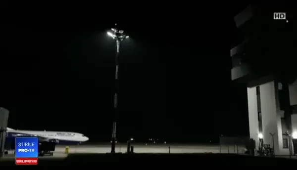 Motorul aeronavei Blue Air, avariat de o pasăre: Am intrat într-un şoc