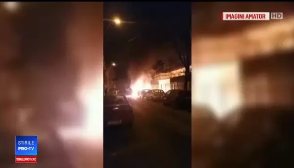 Polițiștii încă îl caută pe piromanul care a incendiat 7 mașini. Nu se poate abține