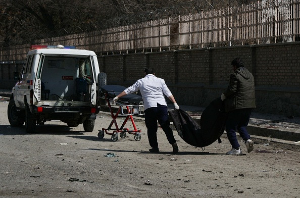 Bombardamente asupra unei școli. Zeci de copii uciși în urma atacului