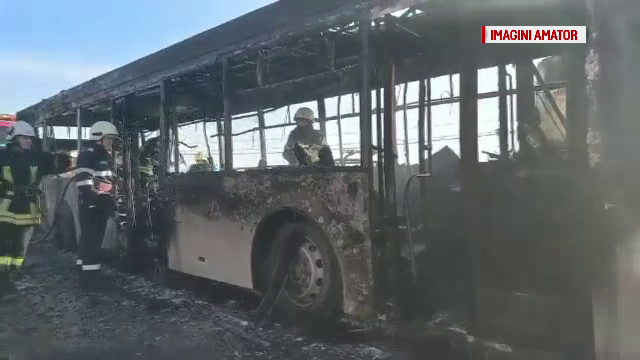 Un autobuz cu pasageri a luat foc, în mers, la Satu Mare. VIDEO
