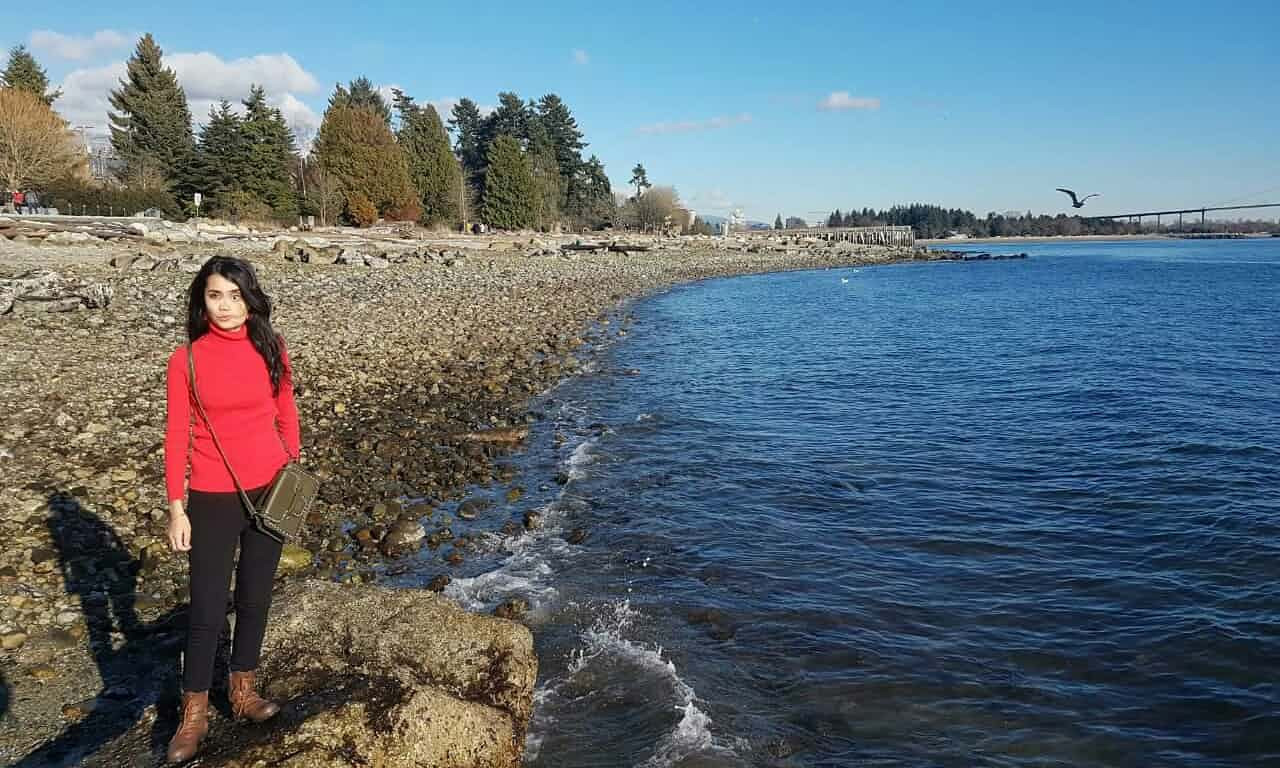 O tânără afgană, mutilată de soț, a reușit să-și construiască o nouă viață în Canada