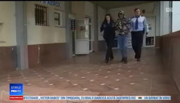 Polițist aflat în misiune mușcat de mână. Tatăl agresorului: Când bea, e pericol