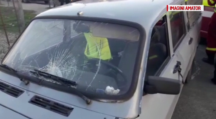 Patru fete, lovite de o mașină pe trecerea de pietoni. Șoferul spune că i-au apărut brusc în față