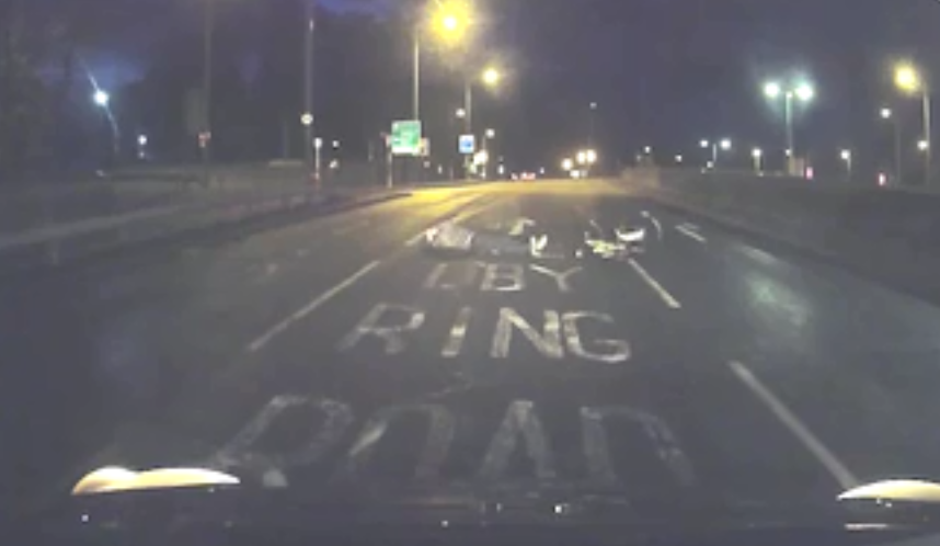 Cum a încercat un biciclist să însceneze un accident. Momentul, filmat de un șofer aflat în trafic