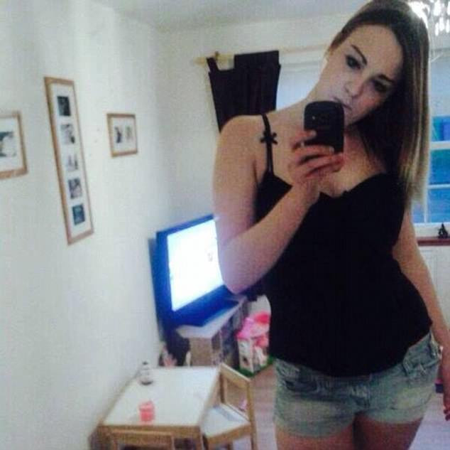 Medicii o căutau să o anunţe că fetiţa ei a murit, iar ea întreţinea relaţii intime cu agresorul copilei