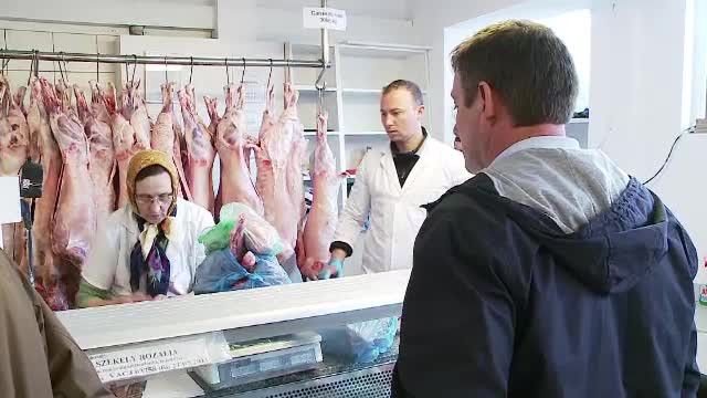 Pregătiri pentru masa pascală. Produsele s-au scumpit față de 2017