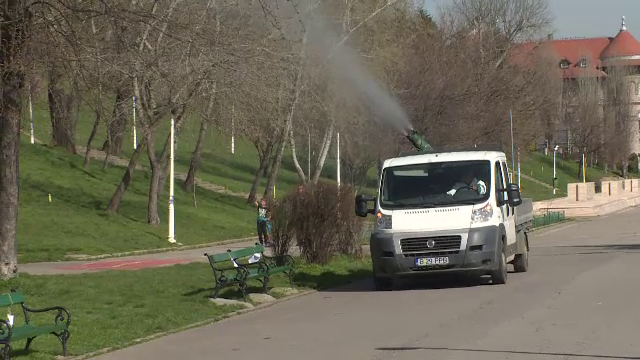 Primăria Capitalei a început curățenia de primăvară, în parcuri și pe străzi