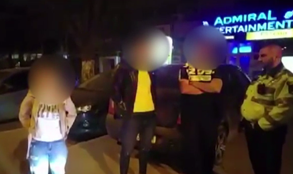 Trei tineri s-au ales cu dosar penal după ce au fost prinși cu canabis în mașină, în Capitală