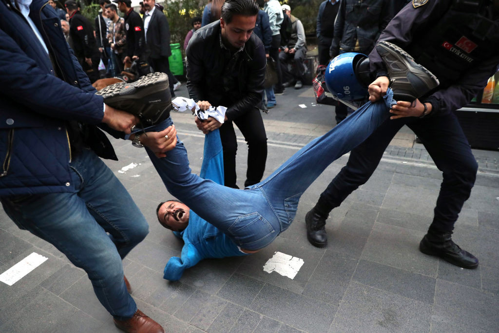 Serviciile turceşti au răpit 80 de "gulenişti" din 18 ţări, unele din Europa