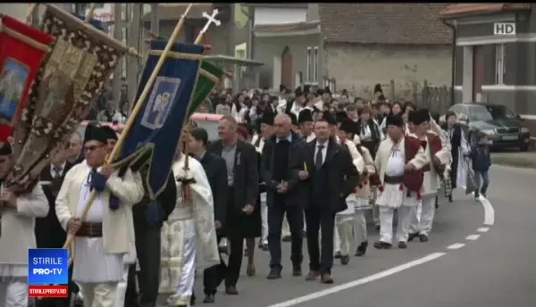 Tradiție unică într-un sat din Alba. Procesiunile din Joia Mare, conduse de localnicii în vârstă