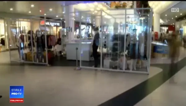 The Empty Shop: Primul magazin din România destinat colectării de haine pentru donații