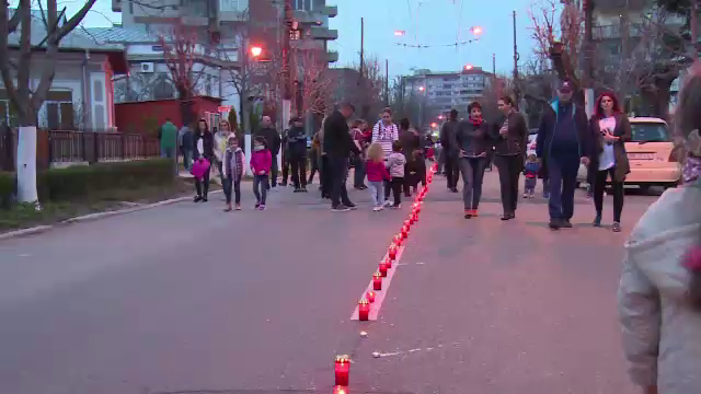 Obicei unic în România. Cinci mii de candele aprinse pentru Calea Luminii de Sărbătorile Pascale